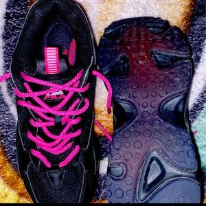 Worn 1 time FILA black and pink tennis shoes.